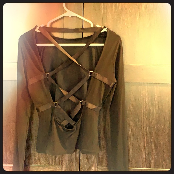 Criss cross BACK top - Picture 1 of 5